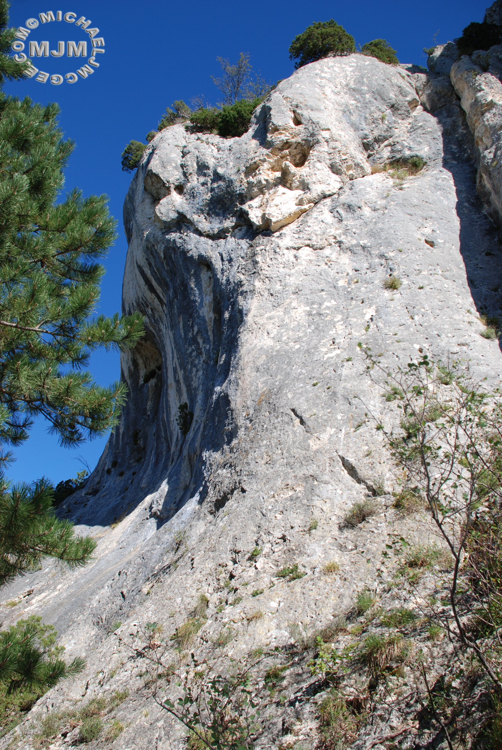 Malaucne (Roches du Groseau) / michaeljmcgee.com