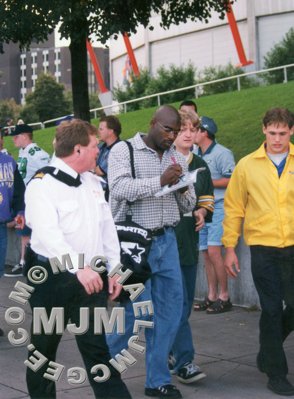 Unknown player signs