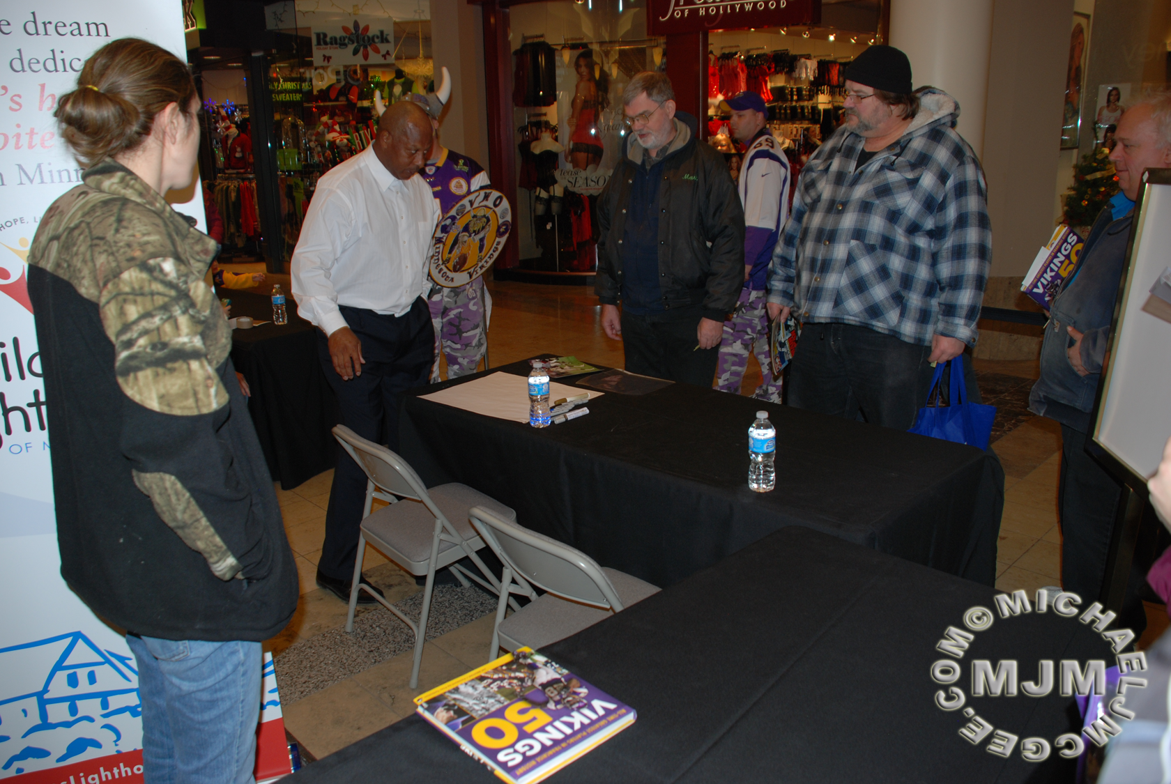 Anthony Carter signing @ AME Sports