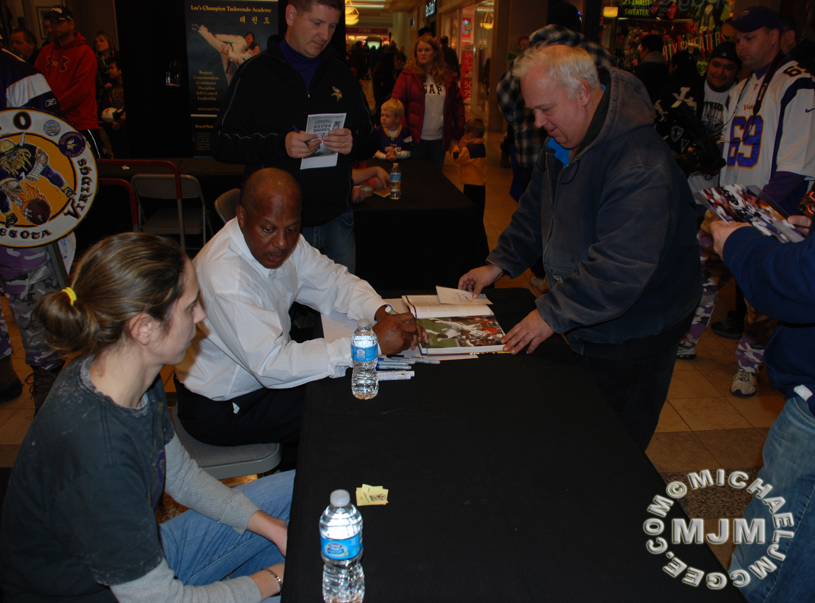 Anthony Carter signing @ AME Sports