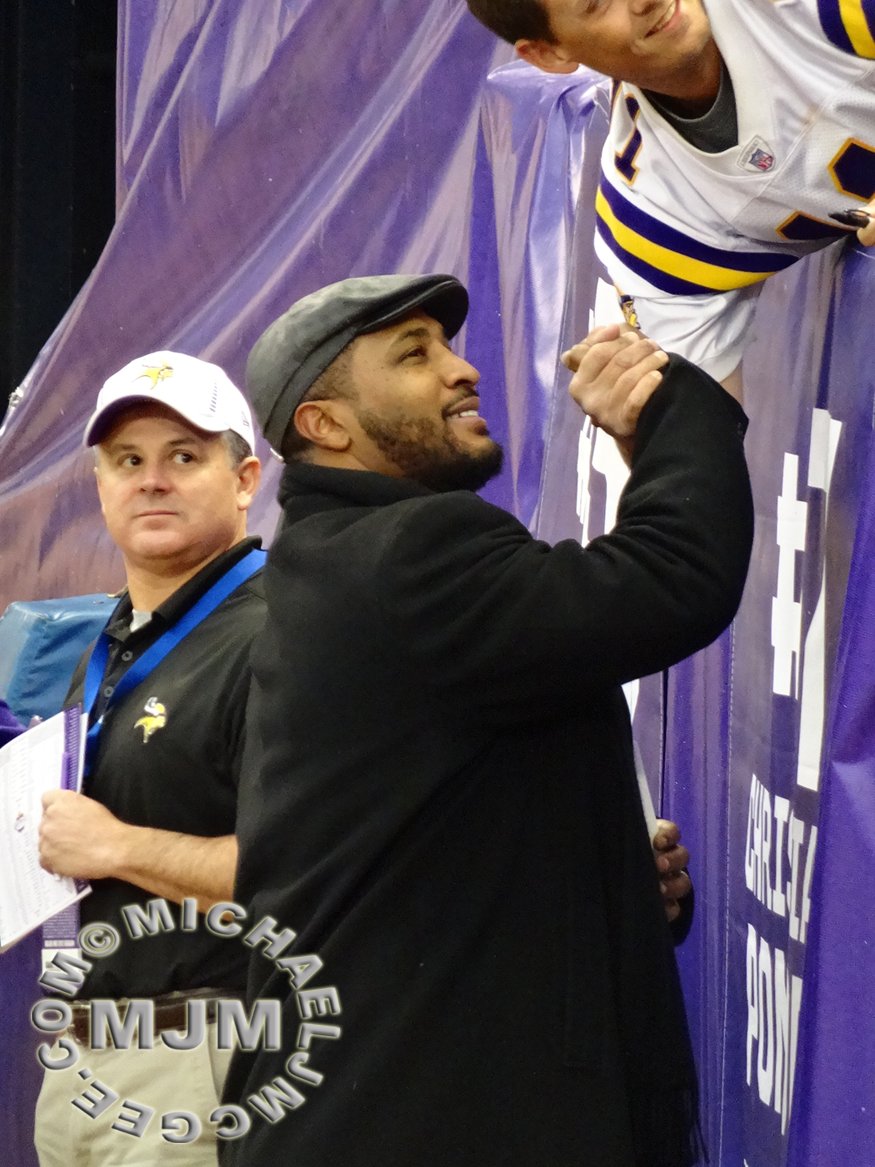 Eagles @ Vikings 12-15-2013 / michaeljmcgee.com